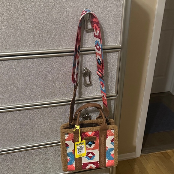 Wrangler Aztec Pattern Purse - Picture 5 of 7